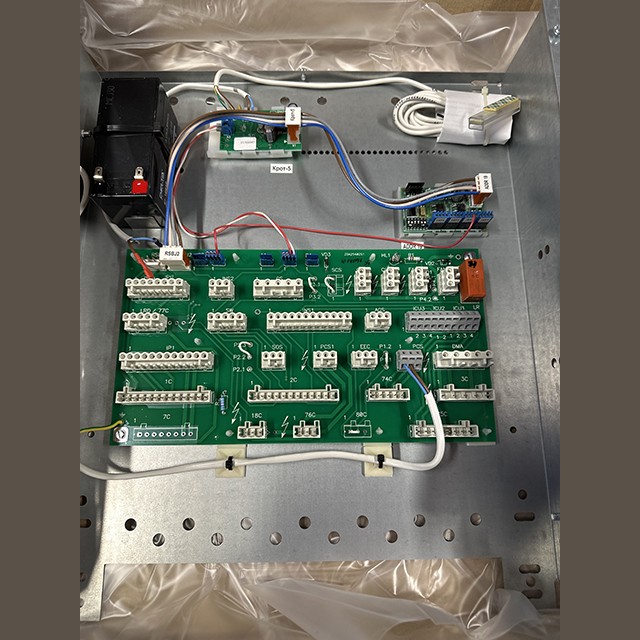 Клеммная коробка J-BOX ZAA25402T995 Otis